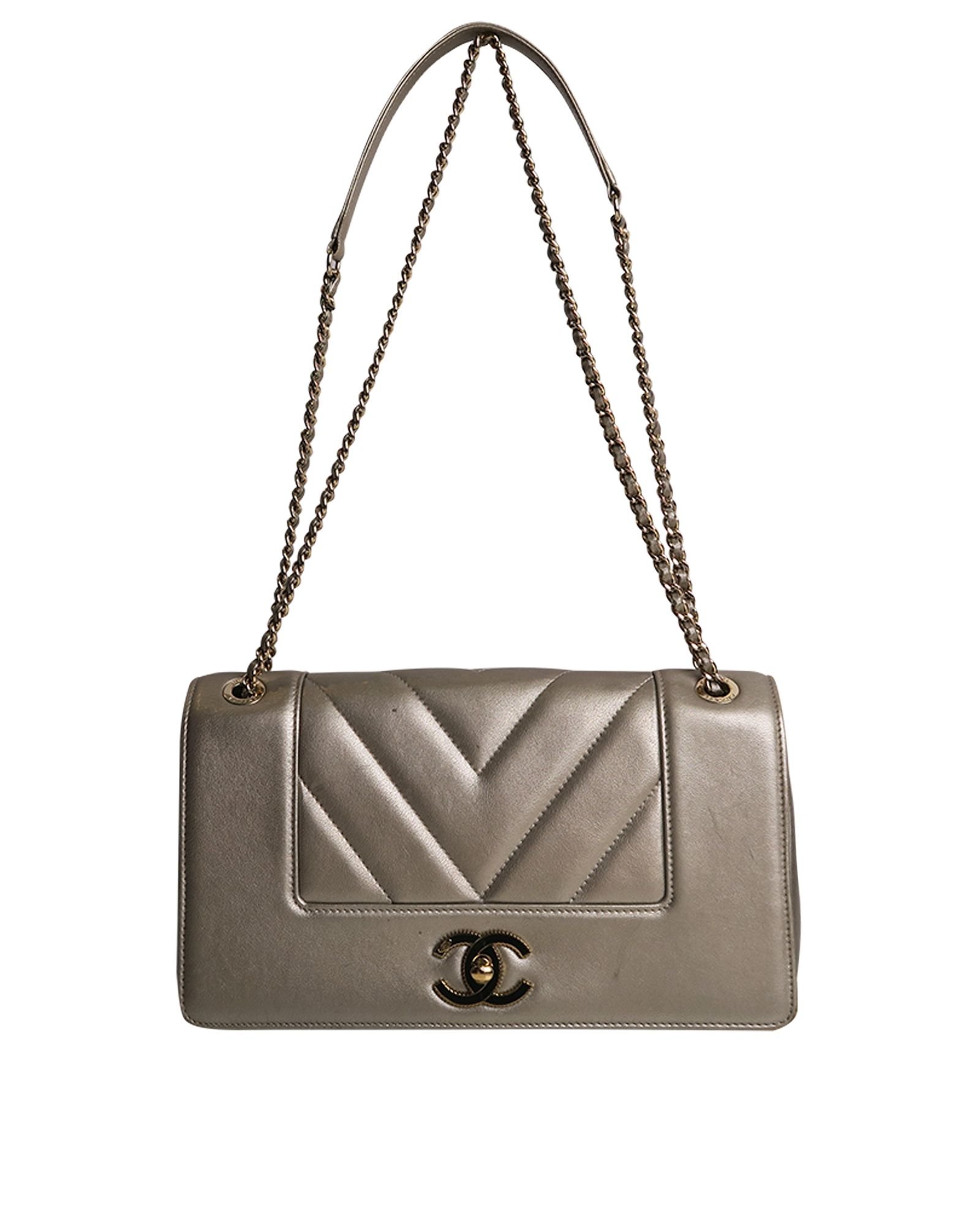 Chanel vintage discount chevron flap bag